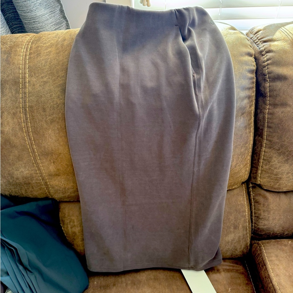 Lululemonn Softstreme midi skirt